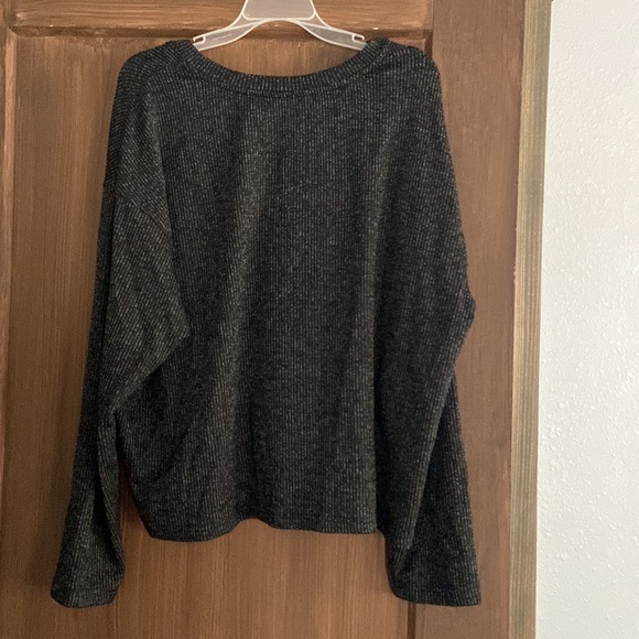 Women’s cropped sweater. Soft and stretchy. Size XXL. Like new. - Picture 3 of 3